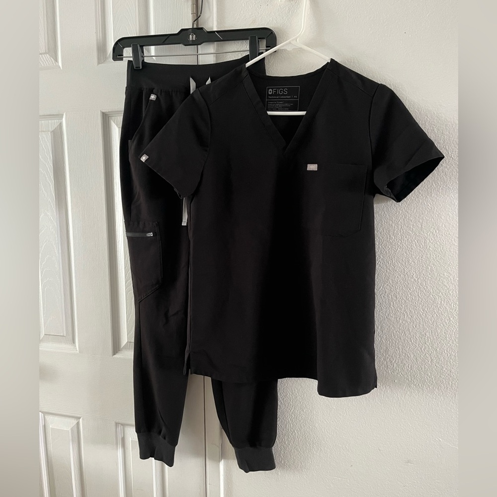 FIGS black scrub set - Zamora high waist jogger XSP and Catarina one pocket XS